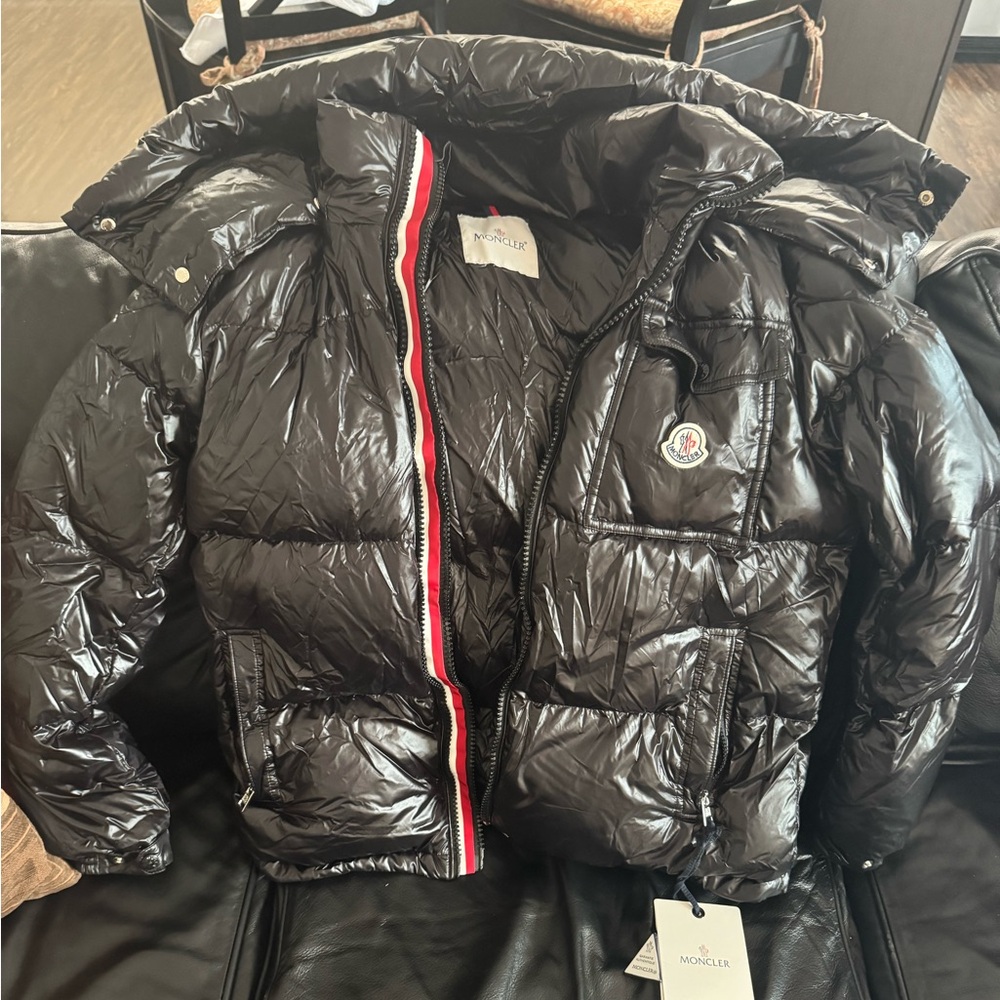Moncler puffer coat for men’s